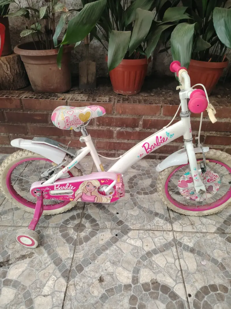 Bicicleta infantil Barbie rosada - 4