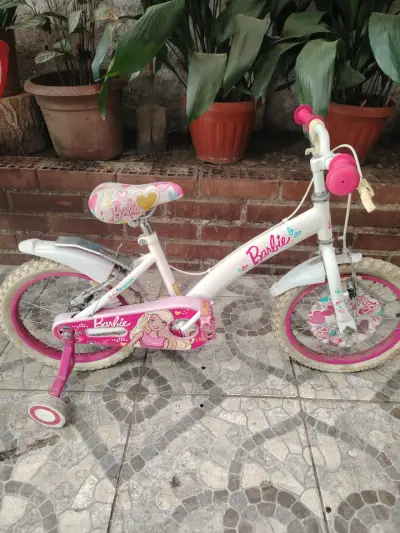 Bicicleta infantil Barbie rosada - miniatura 4