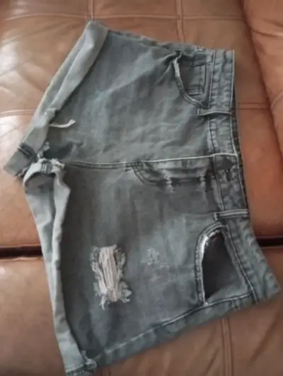 Shorts de mezclilla desgastados - miniatura 1