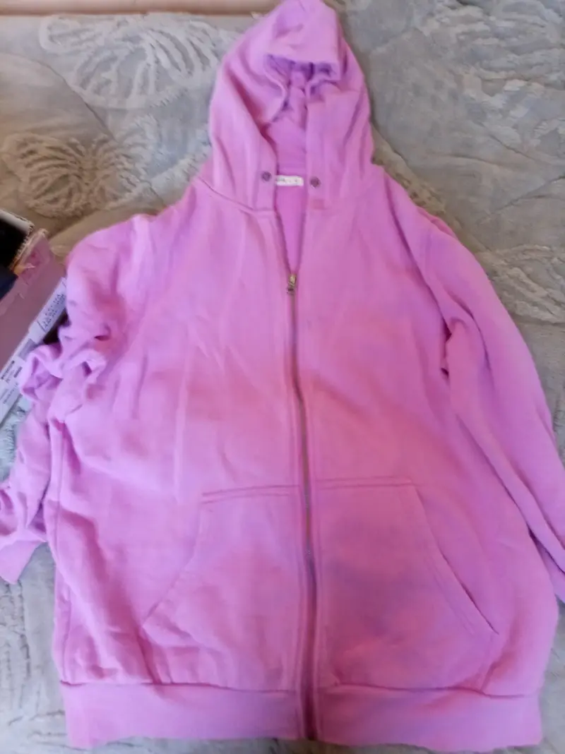 Polerón rosado con capucha