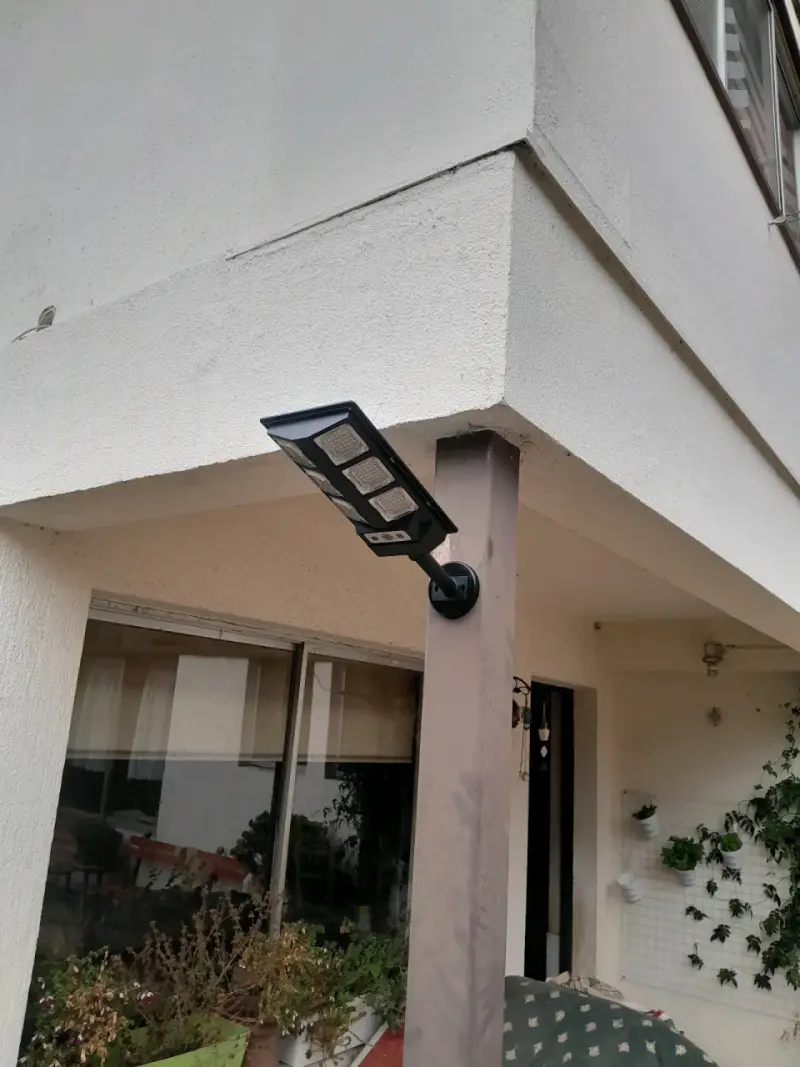 Iluminación solar eficiente con instalación magnét - 2