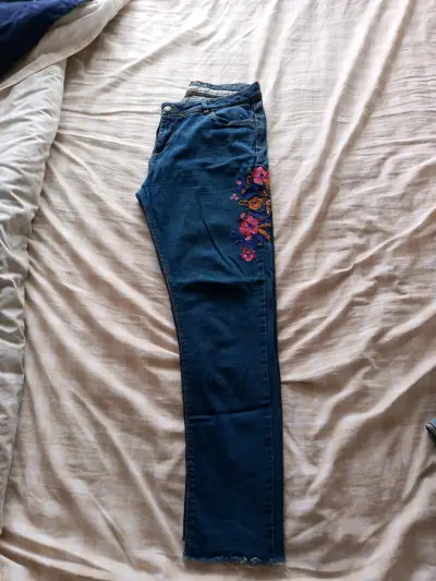 Jeans bordados mujer - miniatura 1