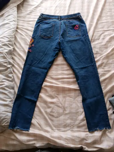 Jeans bordados mujer - miniatura 2