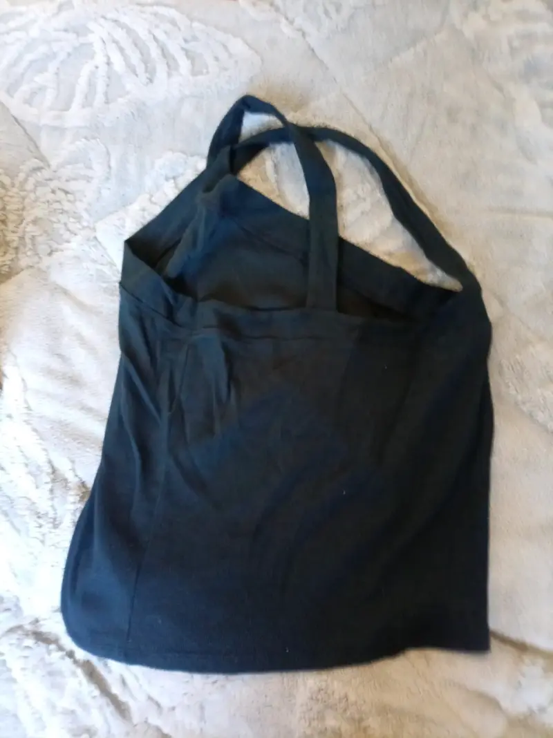 Polera sin mangas negra mujer
