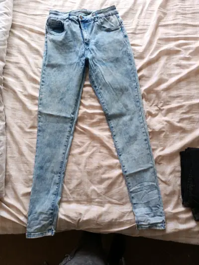 Jeans azul claro desgastado - miniatura 3