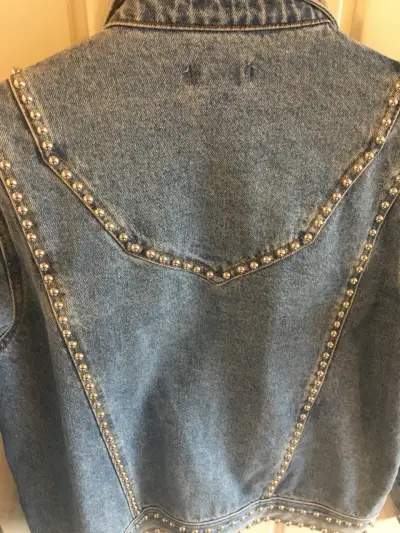 Chaqueta de mezclilla con tachas - miniatura 5