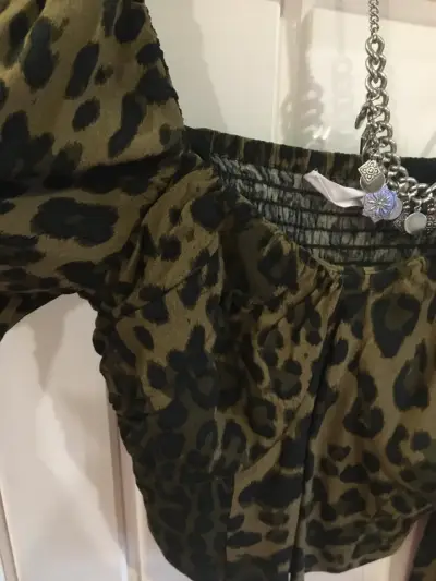 Blusa animal print manga larga - miniatura 3