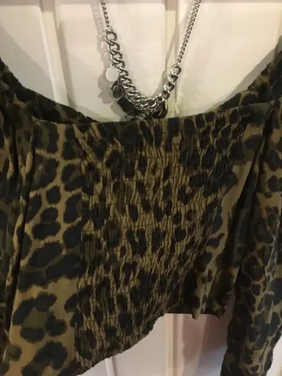 Blusa animal print manga larga - miniatura 4