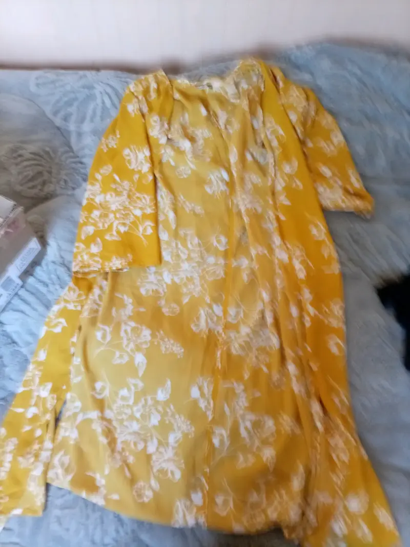 Vestido amarillo con flores