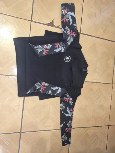 Traje de neopreno floral - miniatura 3