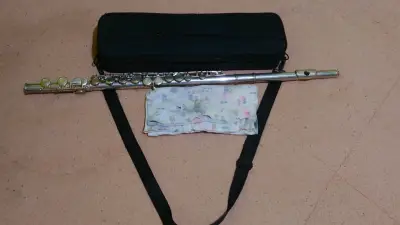 Flauta transversal con estuche - miniatura 1
