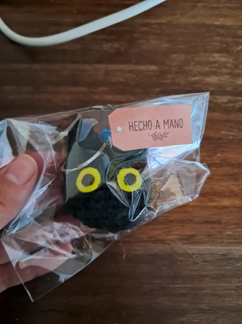 Llavero tejido a mano - 2