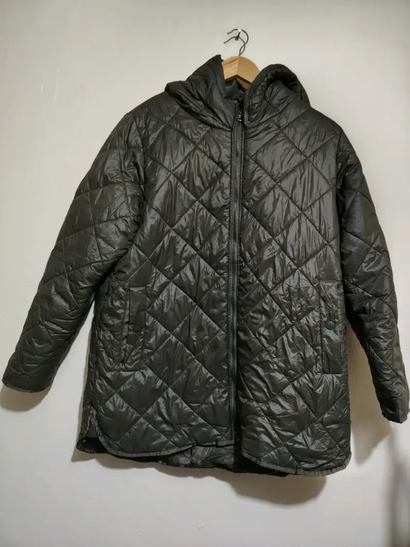 Chaqueta acolchada gris con negra - 2