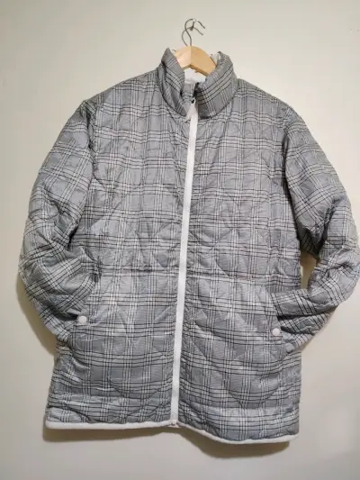 Chaqueta acolchada gris con negra - miniatura 4