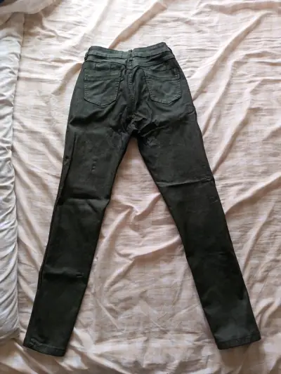 Jeans negros de mujer - miniatura 2