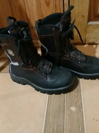 Botas de trabajos nuevas - miniatura 1
