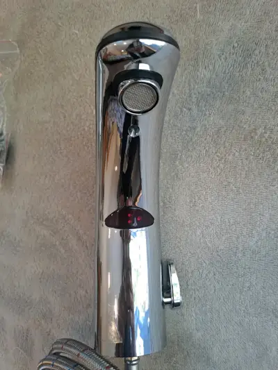 Llave de lavatorio y baño con sensor y ahora agua - miniatura 2