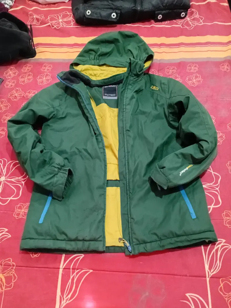 Parka negra con capucha de piel - 2