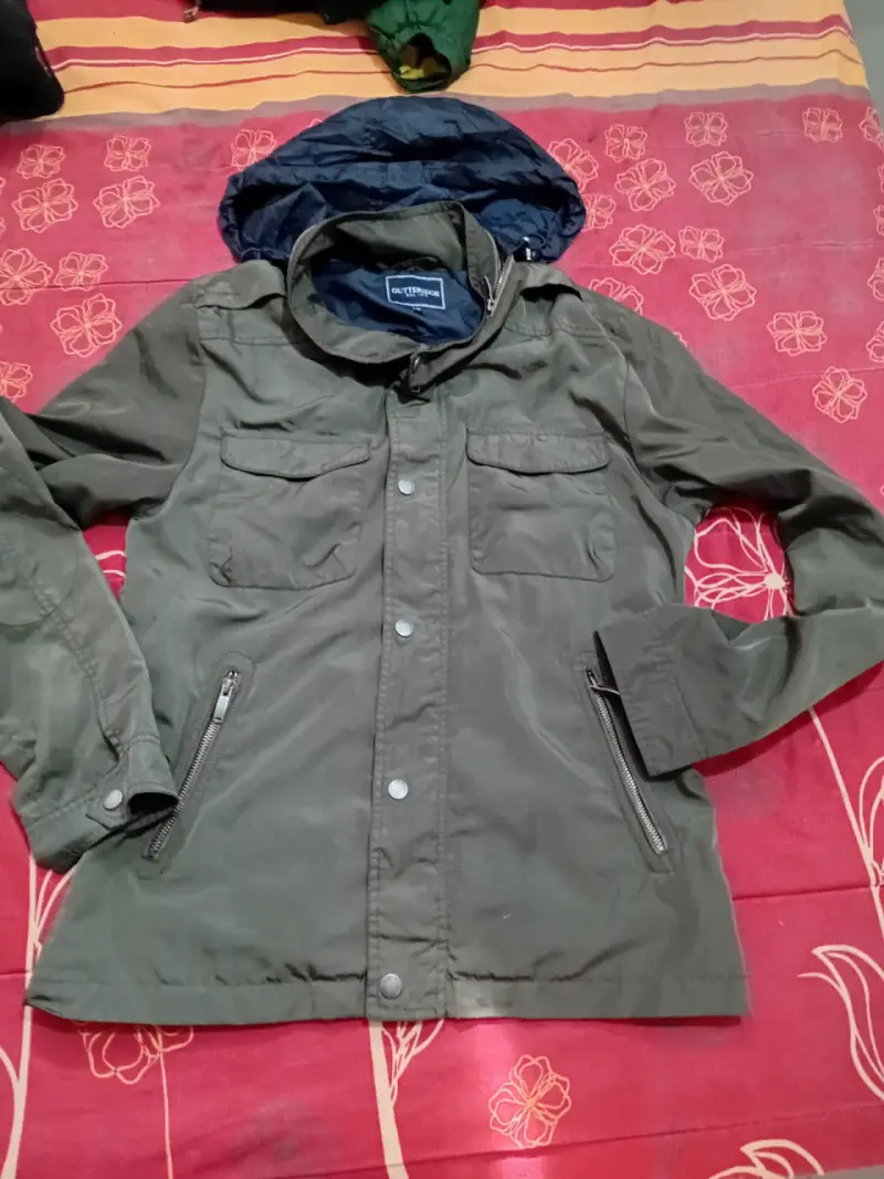 Parka negra con capucha de piel - 3