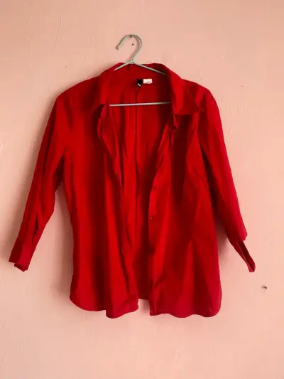 Camisa roja de mujer - miniatura 1