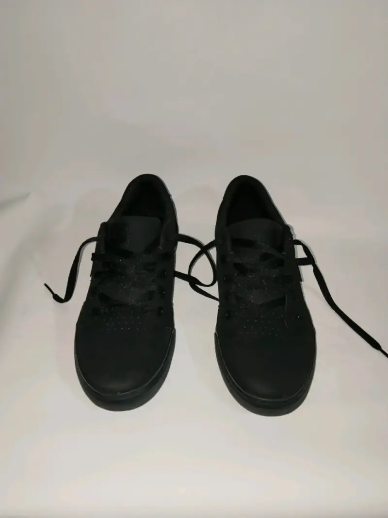 Zapatillas negras unixes  dc - 2