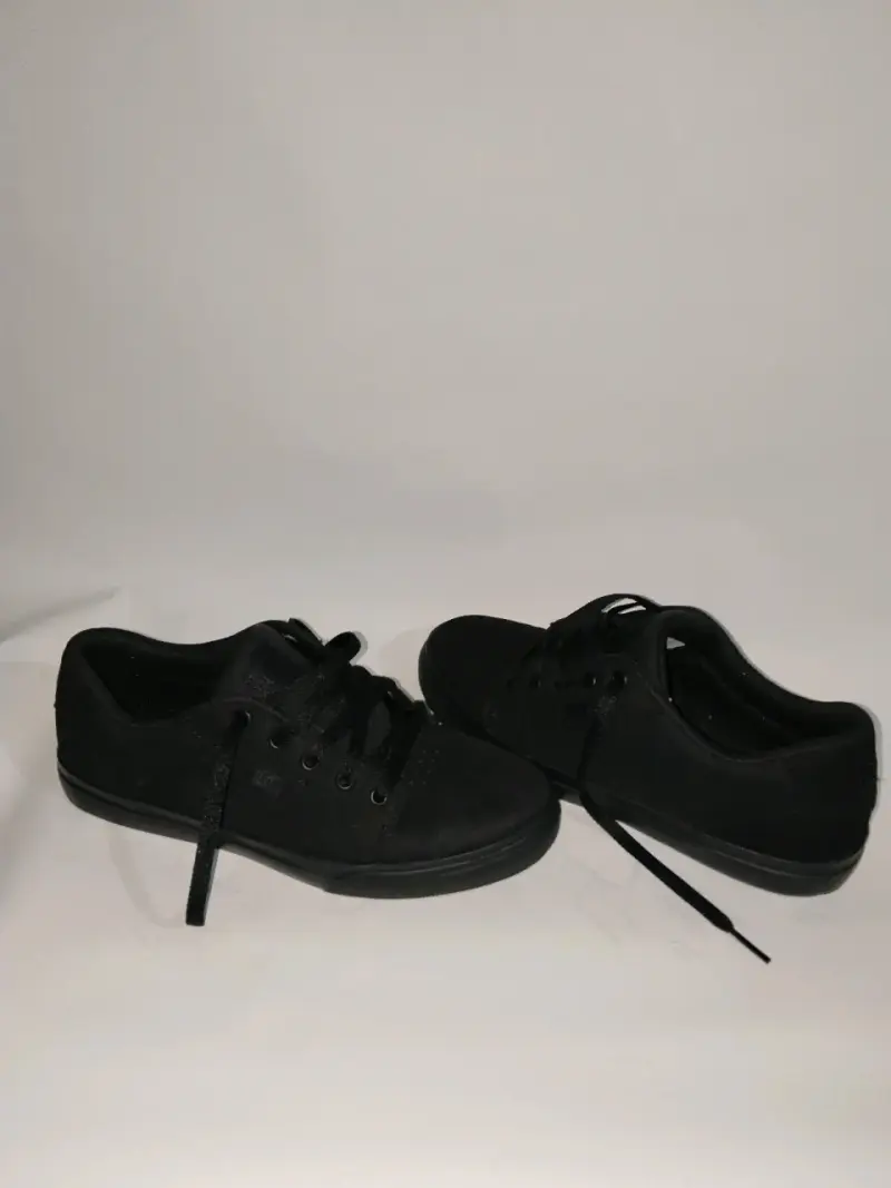 Zapatillas negras unixes  dc - 3