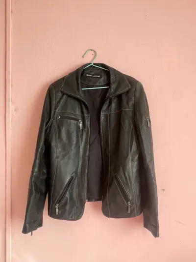 Chaqueta de cuero negra - miniatura 1