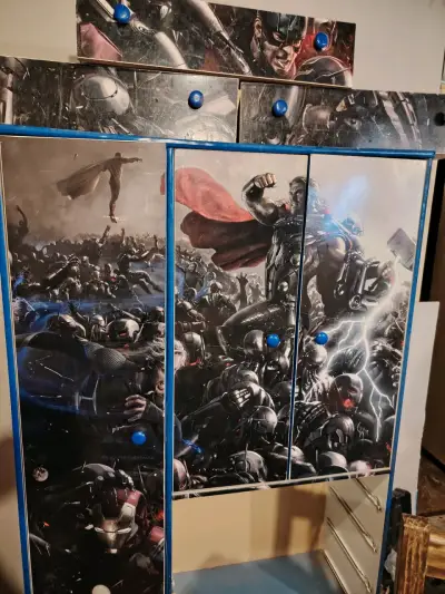 Armario con diseño de superhéroes - miniatura 1