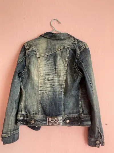 Chaqueta de mezclilla desgastada - miniatura 2