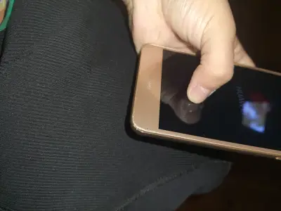 Smartphone Huawei dorado - miniatura 2