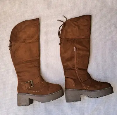 Botas altas café con hebilla - miniatura 2