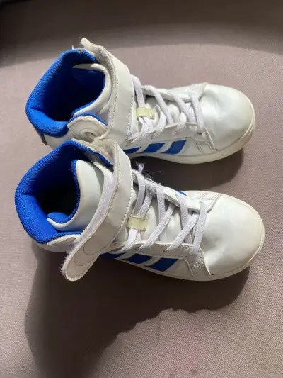 Zapatillas altas blancas y azules - miniatura 2