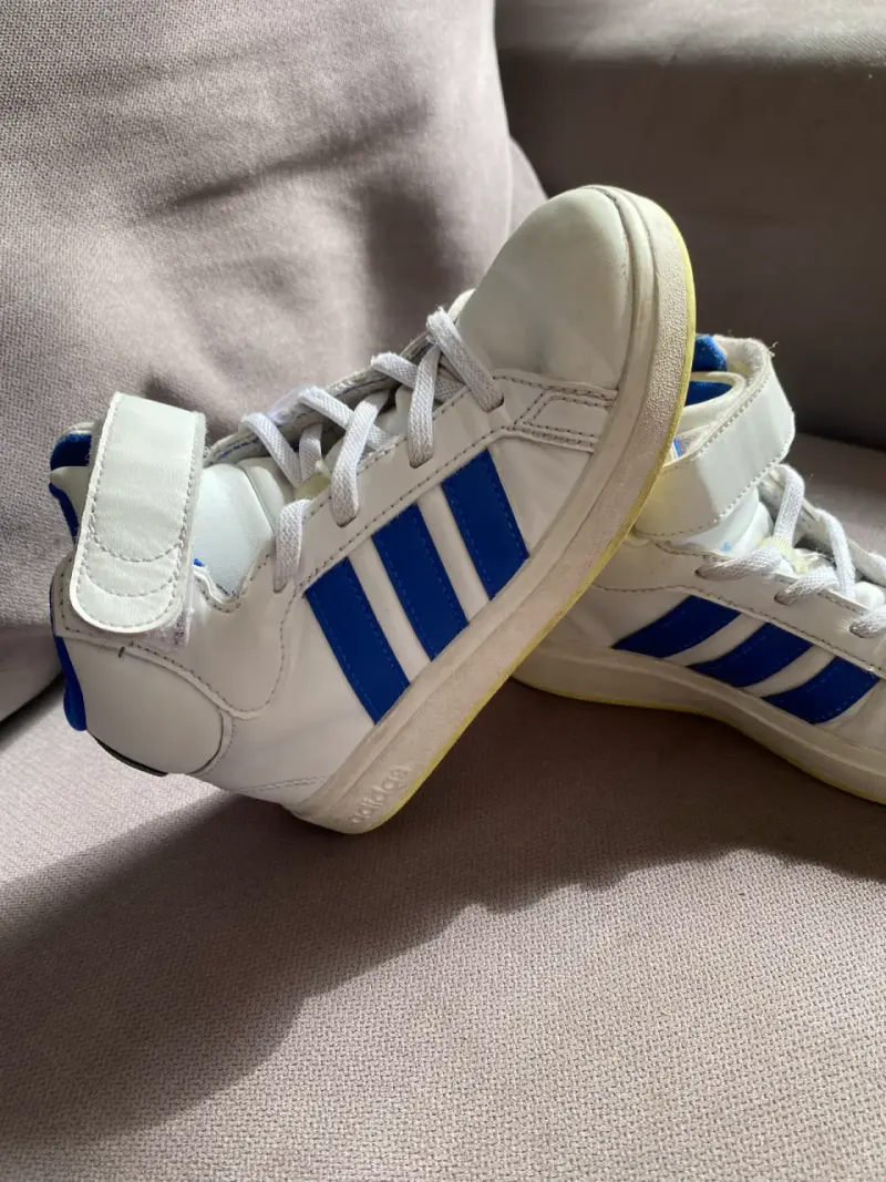 Zapatillas altas blancas y azules - 3