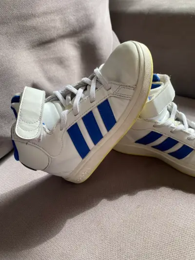 Zapatillas altas blancas y azules - miniatura 3