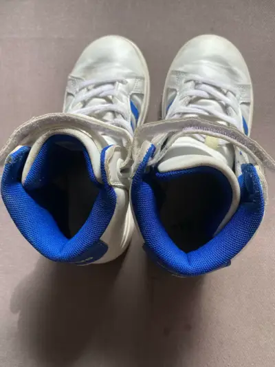 Zapatillas altas blancas y azules - miniatura 4