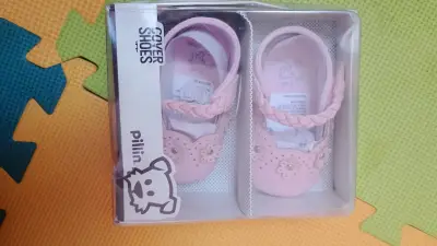Zapatos rosados para bebé - miniatura 1