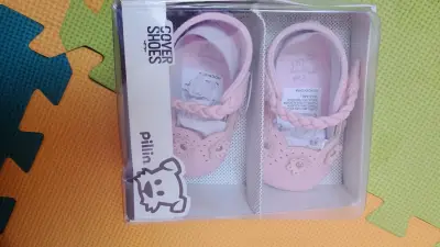 Zapatos rosados para bebé - miniatura 2