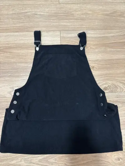 Peto falda negra con tirantes - miniatura 1