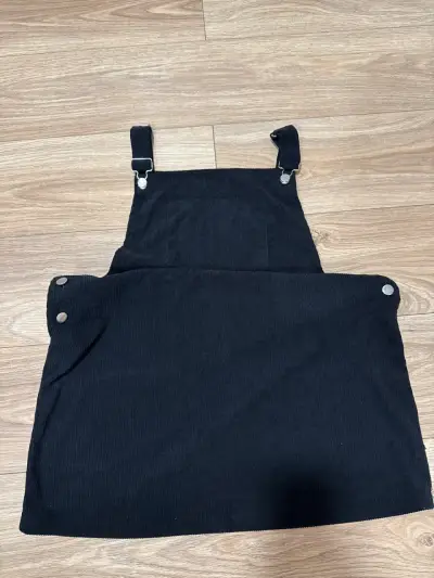 Peto falda negra con tirantes - miniatura 2