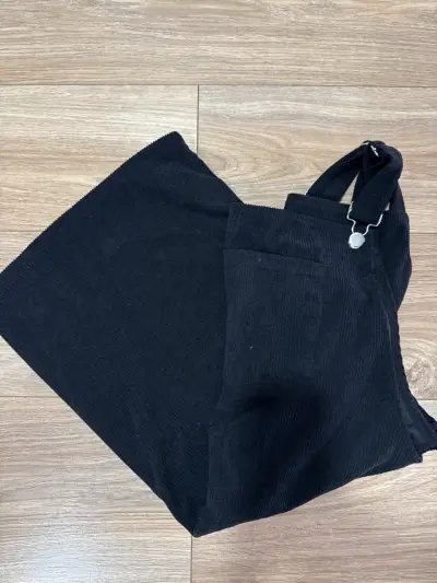 Peto falda negra con tirantes - miniatura 4