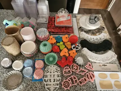 Lote de moldes y cortadores para repostería - miniatura 1