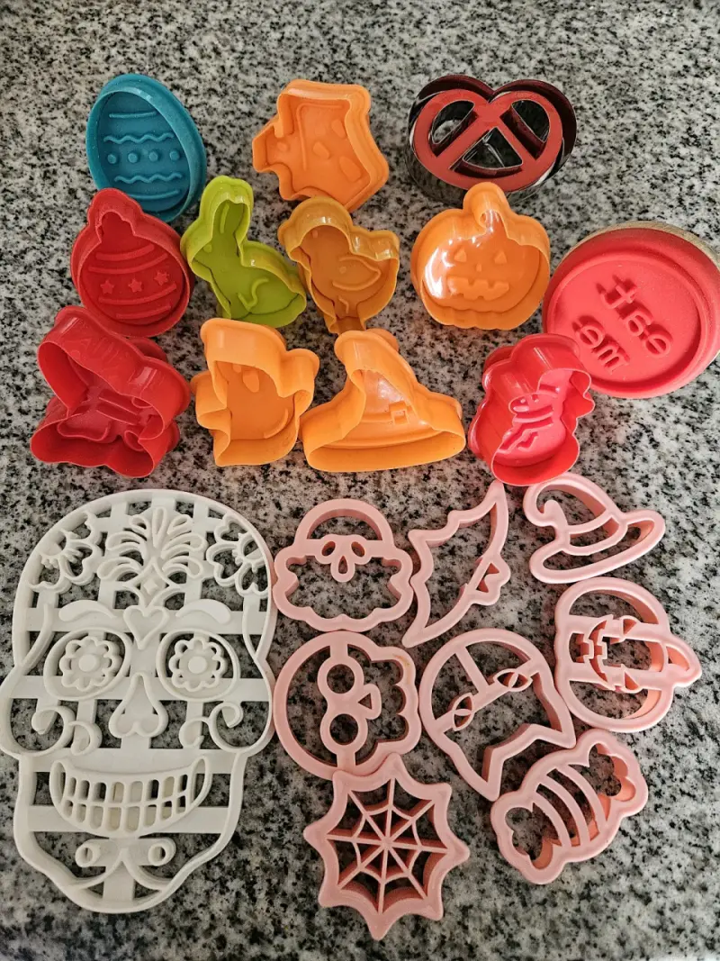 Lote de moldes y cortadores para repostería - 2