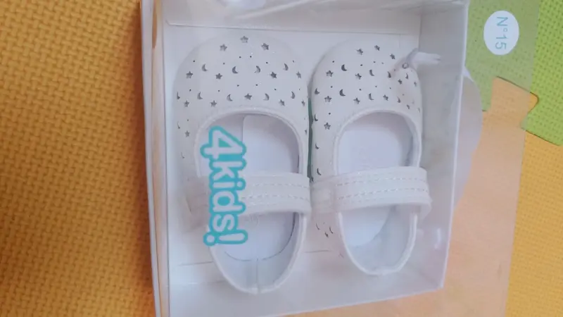 Zapatos blancos para bebé - 2