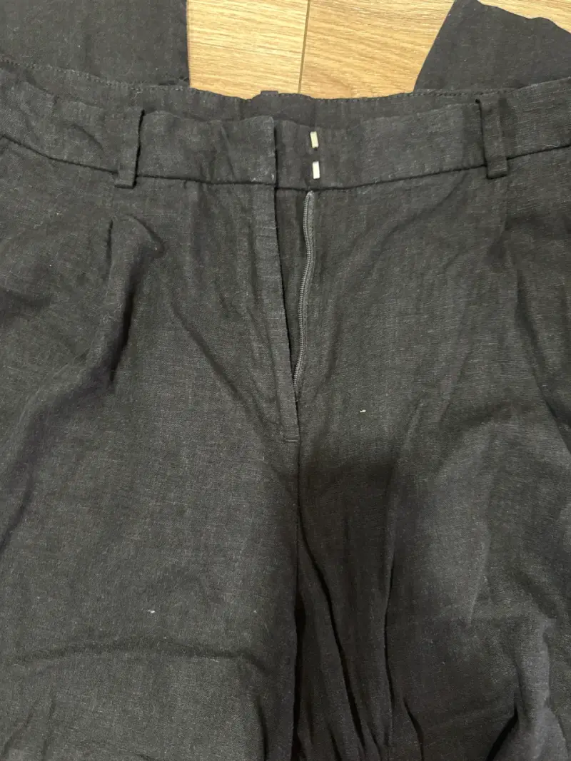 Pantalones negros sueltos - 4