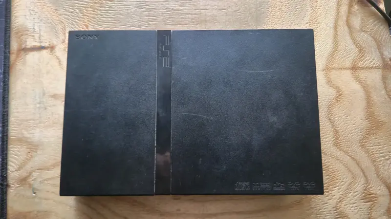 PlayStation 2 Slim - 1