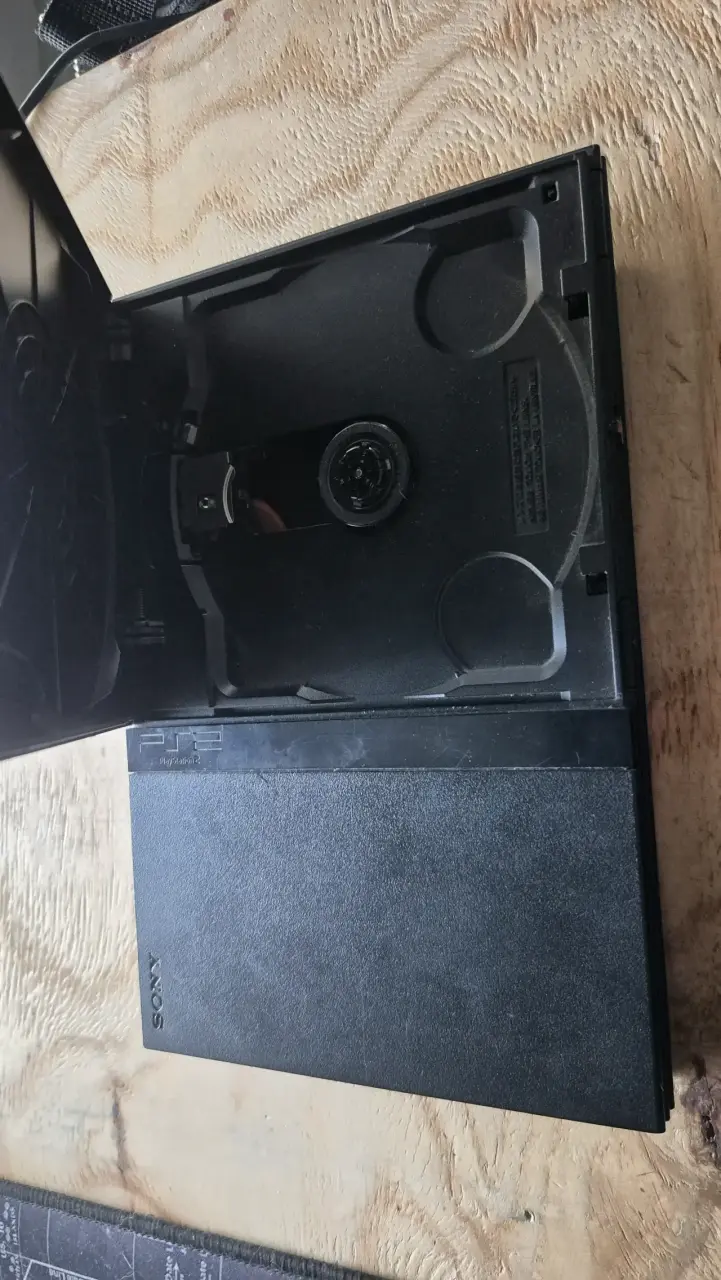 PlayStation 2 Slim - 2