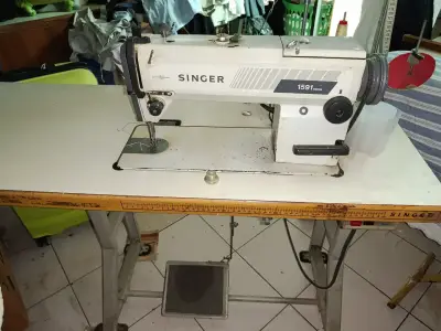 Máquina de coser industrial Singer - miniatura 1