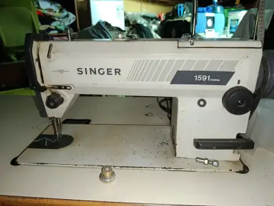 Máquina de coser industrial Singer - miniatura 4