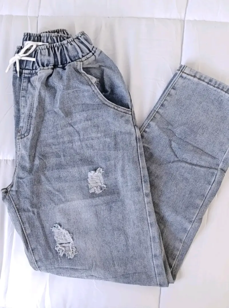 Jeans holgados desgastados