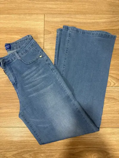 Jeans azul claro - miniatura 1
